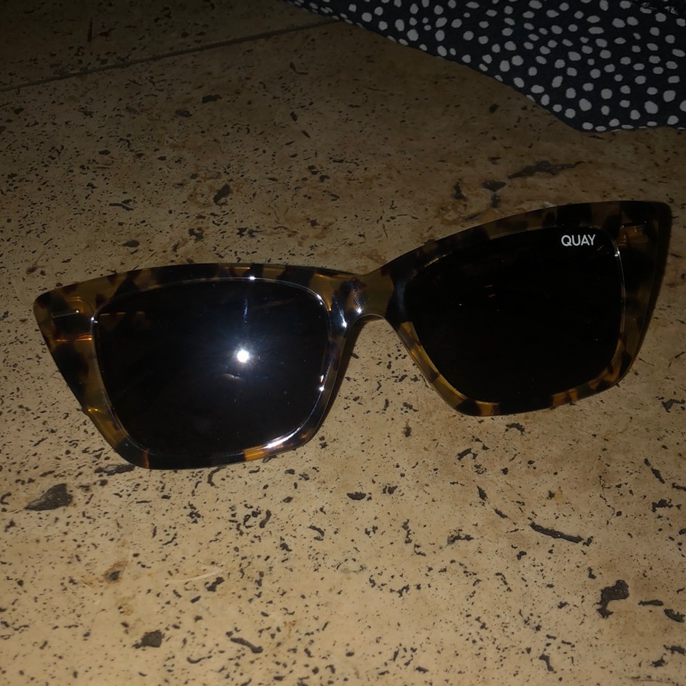 NWOT Quay Sunglasses